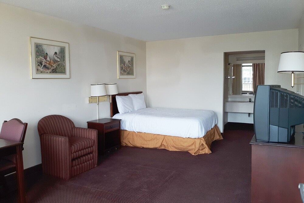 Hotel Candlelight by OYO Rooms - featured photo