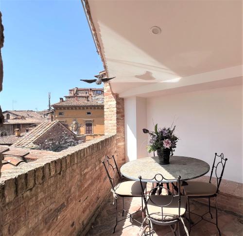 Il Terrazzo di Tolomei — 4-Star Luxury Hotel in Siena, Italy