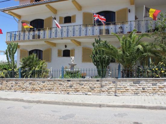 Hotel De Charme Os Dois Galos in Santo Andre, Portugal