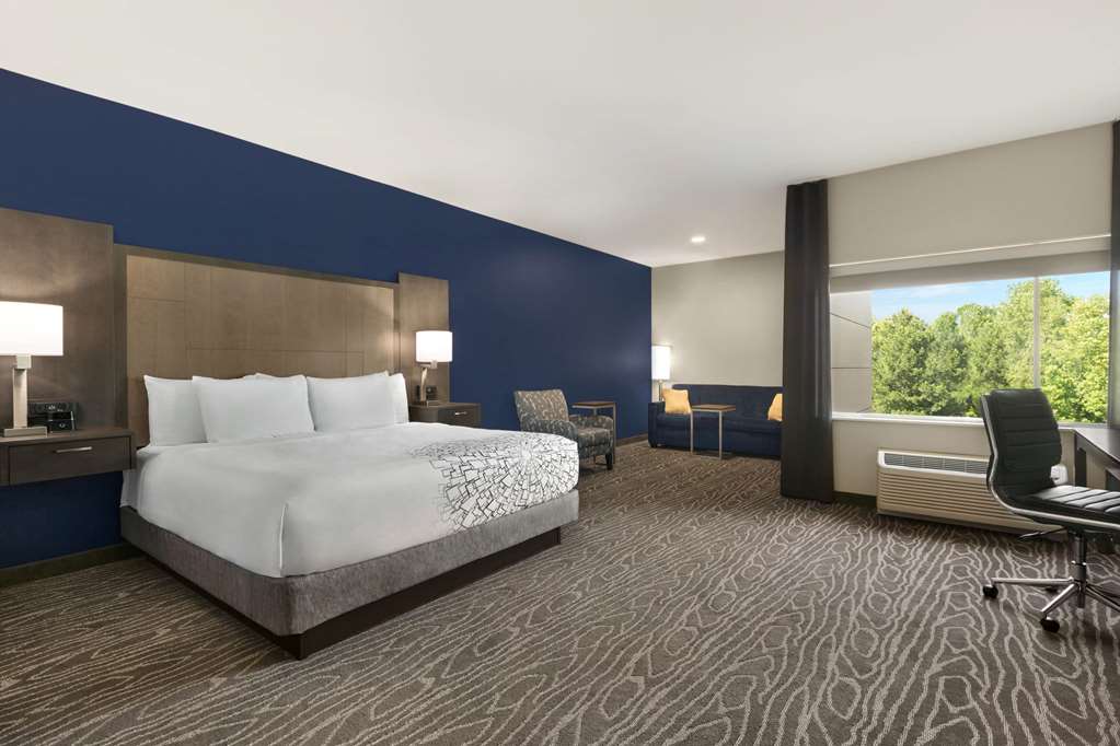La Quinta Inn & Suites by Wyndham Rock Hill - photo 39