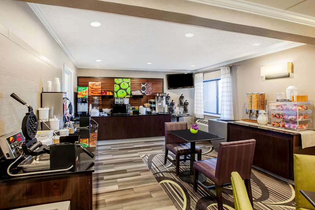 La Quinta Inn & Suites by Wyndham Houston Baytown East - photo 26