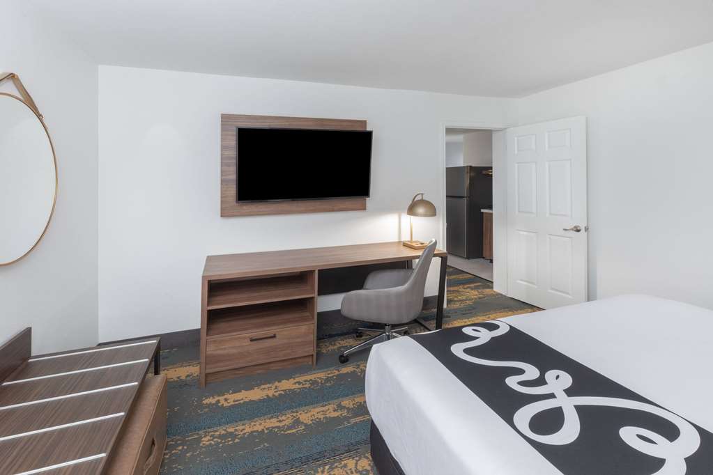 La Quinta Inn & Suites by Wyndham Pharr RGV Medical Center - photo 46