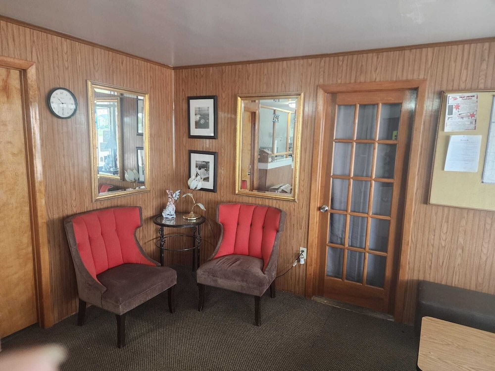 First Inn By OYO Quinter Hwy 70 - photo 5