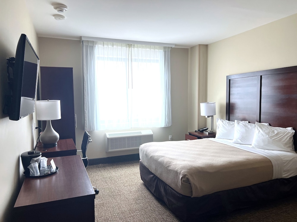 Lotus BLU Inn & Suites - photo 17