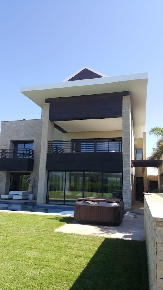 Somptueuse Villa de luxe — 4-Star Luxury Hotel in El Jadid, Morocco