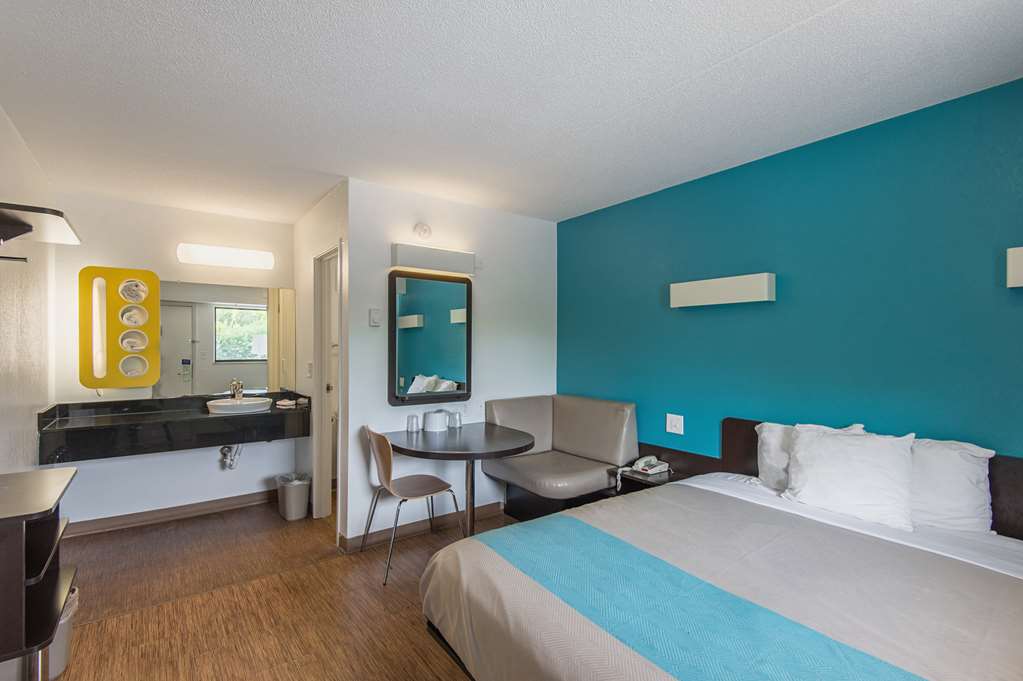 Motel 6 Overland Park KS - photo 12