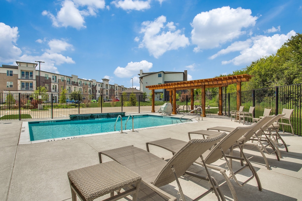 Holiday Inn Express & Suites Denton South by IHG - photo 19