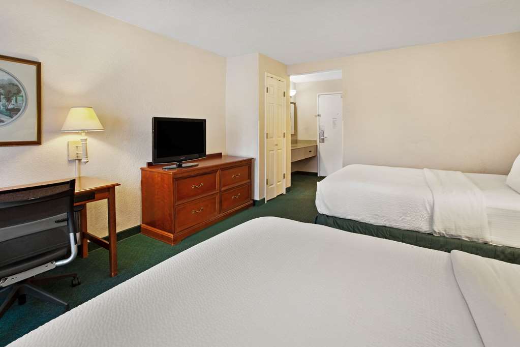 La Quinta Inn by Wyndham Detroit Canton - photo 14