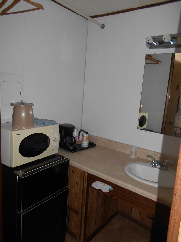 Super Saver Inn - photo 22