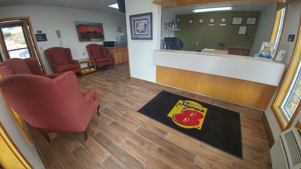 Super 8 by Wyndham Minot Airport - photo 5