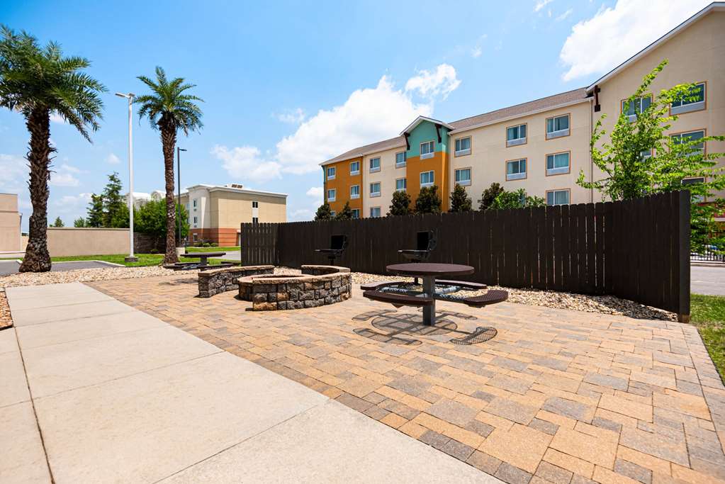 La Quinta Inn & Suites by Wyndham Gonzales LA - photo 48