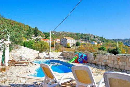 Five Bedroom Holiday Home with Pool