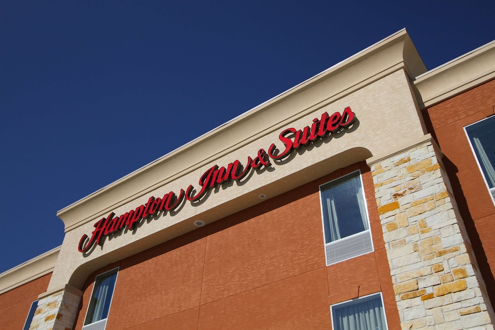 Hampton Inn & Suites Winnie - photo 36
