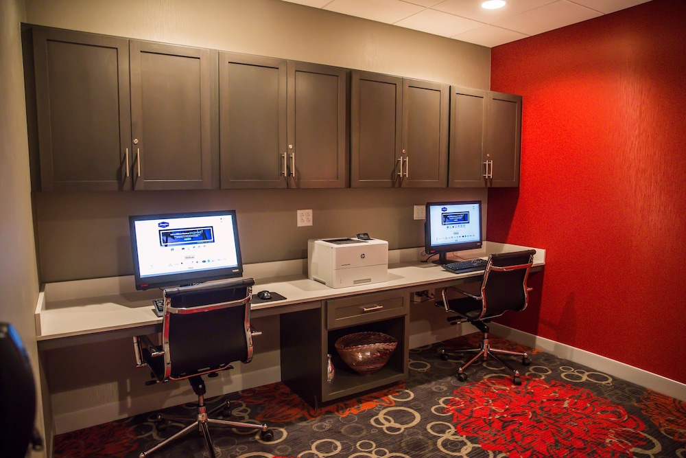 Hampton Inn Pontiac - photo 34
