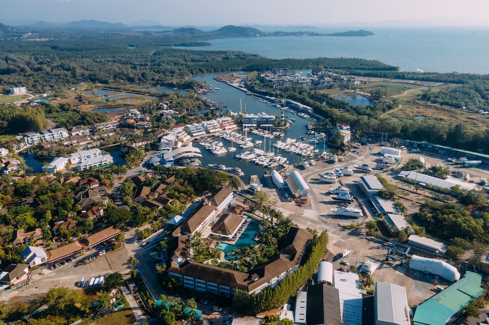 NH Boat Lagoon Phuket Resort — 5-Star Luxury Hotel in Phuket, Thailand