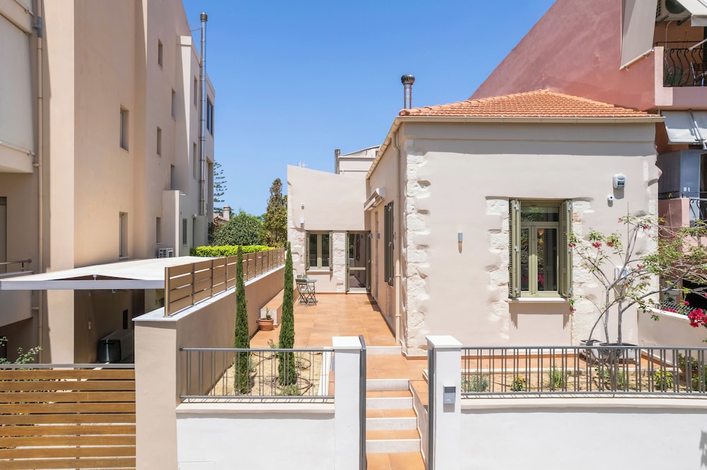 Lithos Residence — 4-Star Luxury Hotel in Chania, Greece