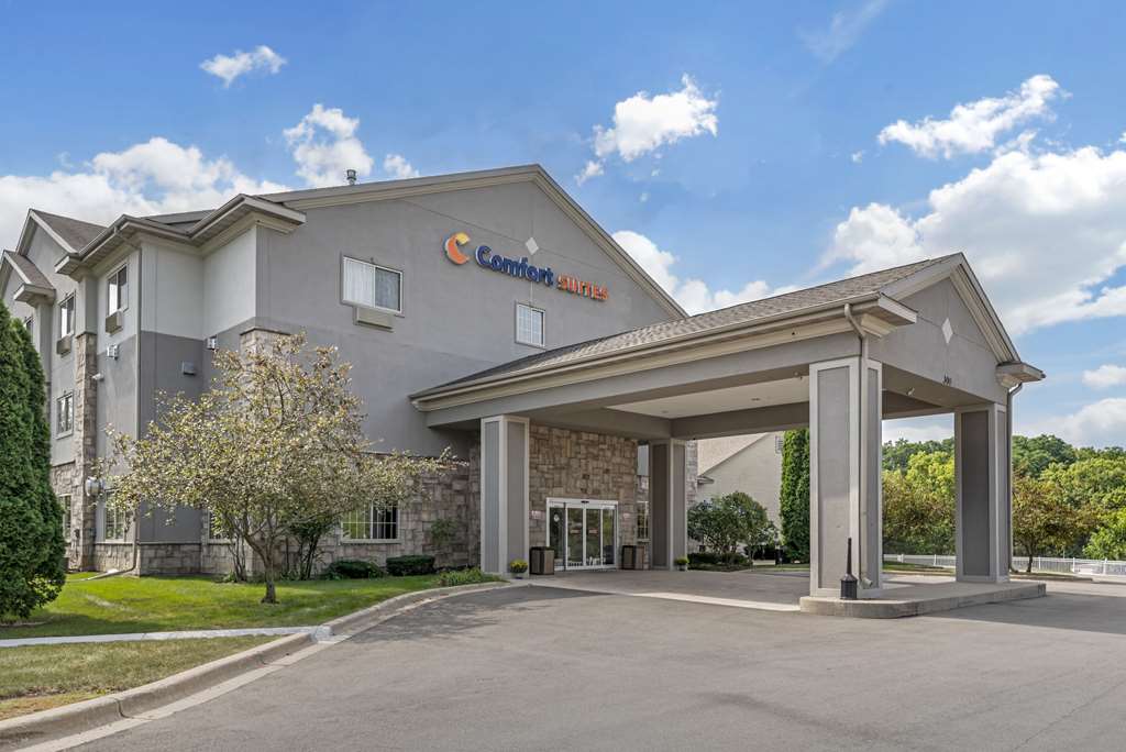 Comfort Suites Lake Geneva East - carbon neutral hotel in Lake Geneva