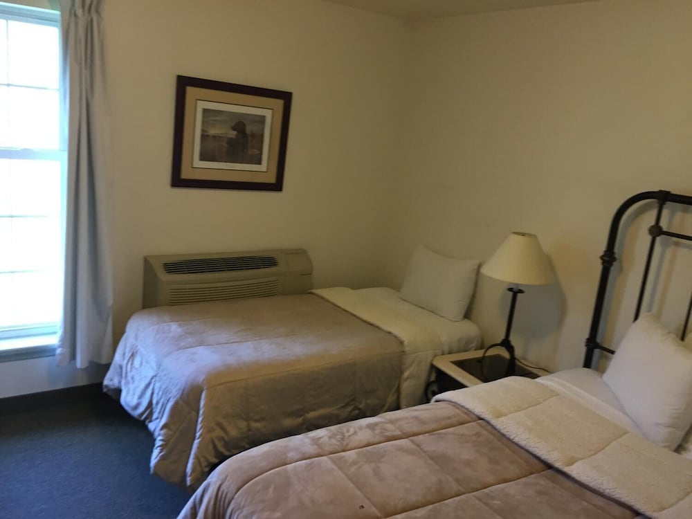All Suites Inn Budget Host - photo 10