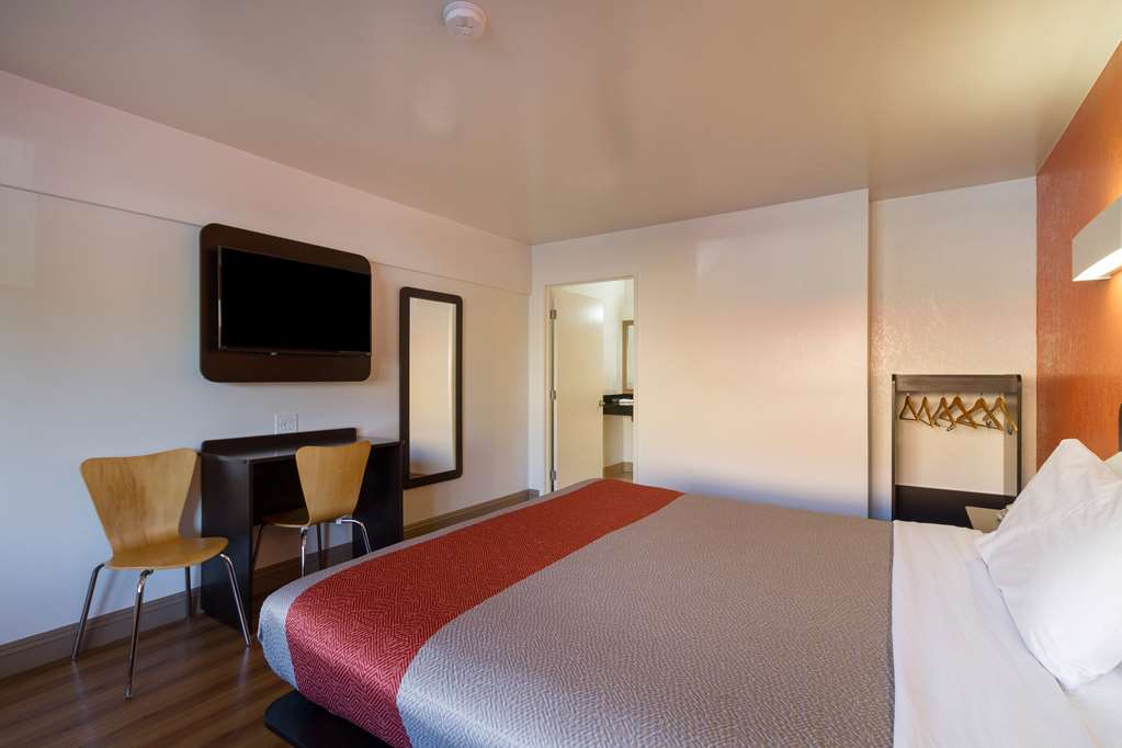 Motel 6 Claremont CA - photo 9