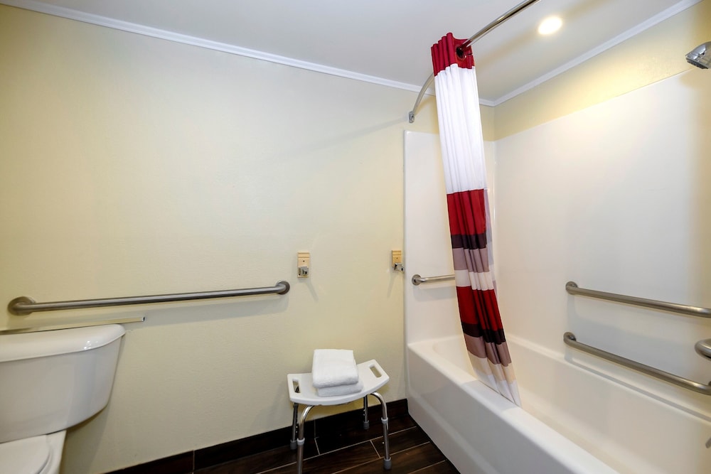 Red Roof Inn Osage Beach Lake of the Ozarks - photo 20