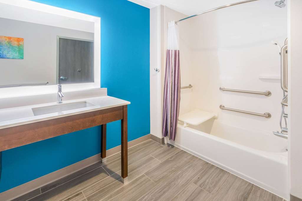 La Quinta Inn & Suites by Wyndham Oklahoma City Airport - photo 9