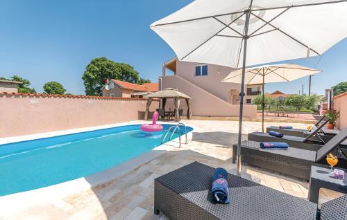 Elegant Villa Jure with private pool — 4-Star Luxury Hotel in Policnik, Croatia