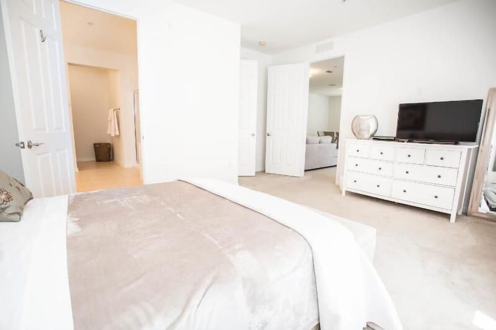 Modern Vacation Apartment with a Lake View at Vista Cay Resort VC4816 - photo 24