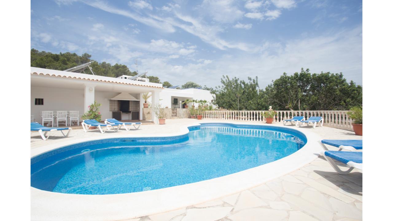 Can Tunicu has amazing sea views and is located in a quiet area near to San Antonio in Sant Antoni De Portmany, Spain