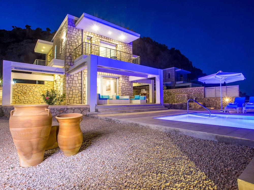 Villa in Rhodes With Infinity Pool & BBQ — 4-Star Luxury Hotel in Rodos, Greece