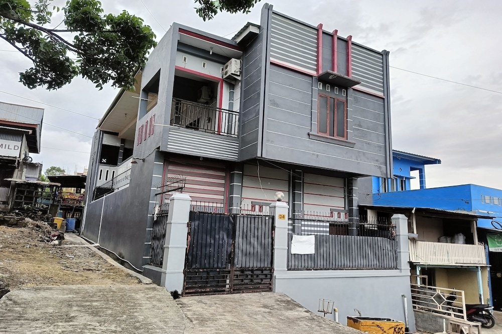 Hotel O Amas Syariah in Parepare, Indonesia