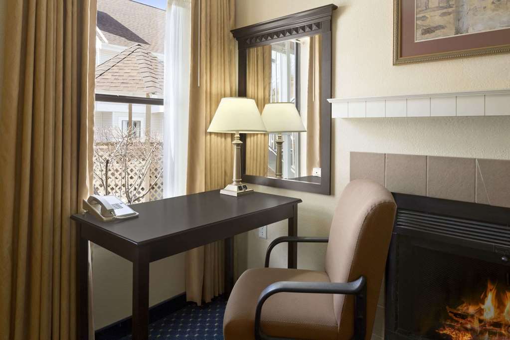Hawthorn Suites by Wyndham Fort Wayne - photo 10