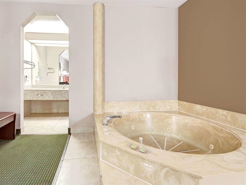 Super 8 by Wyndham Richardson Dallas - photo 10