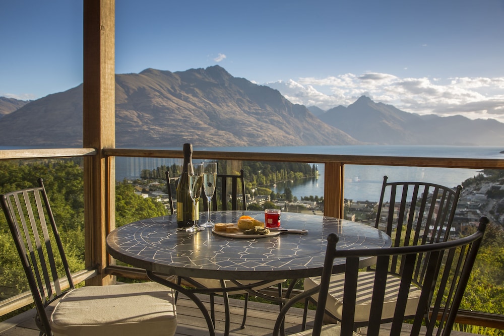 Queenstown Heights — 4-Star Luxury Hotel in Queenstown, New Zealand