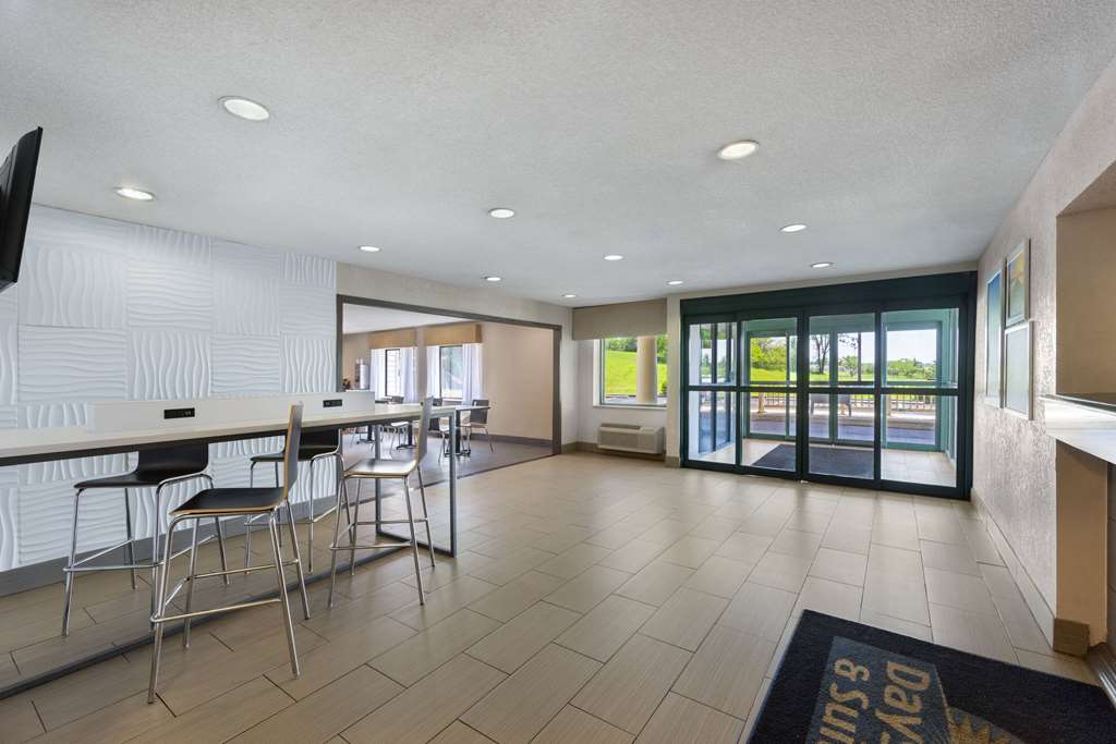Days Inn & Suites by Wyndham Kansas City South - photo 5
