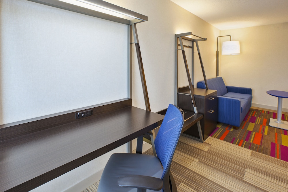 Holiday Inn Express Hotel & Suites Chicago Midway Airport by IHG - photo 5