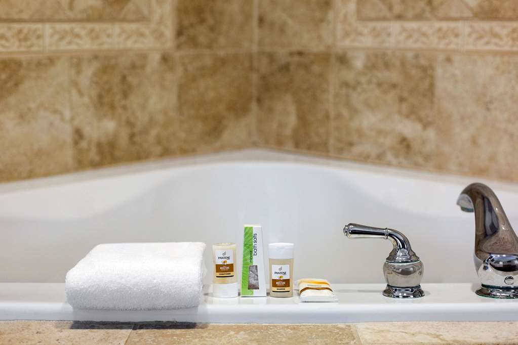 La Quinta Inn & Suites by Wyndham Dublin - photo 27