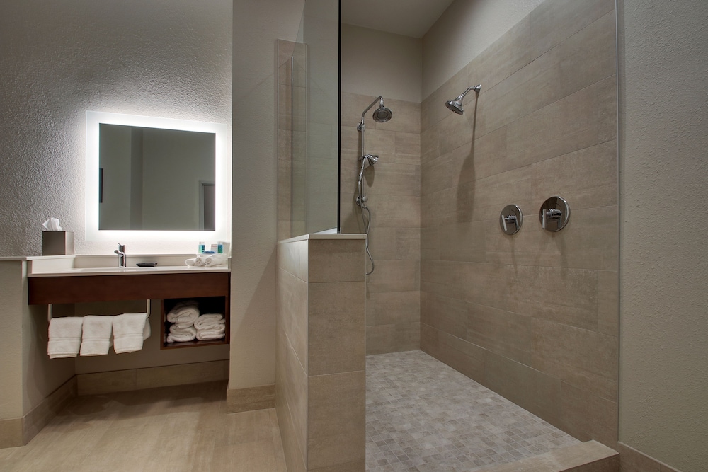 Holiday Inn Express Hotel & Suites Vernon College Area by IHG - photo 33
