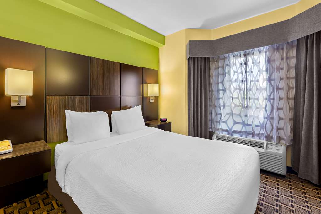 Best Western Knoxville Suites Downtown - photo 12