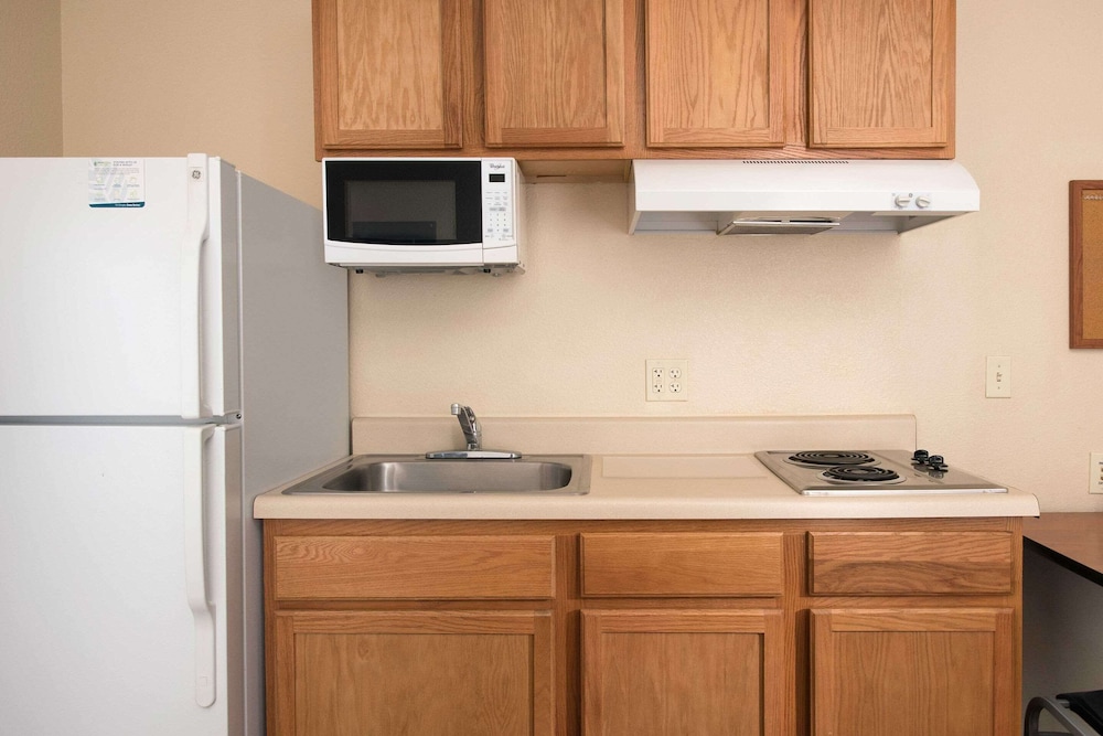 WoodSpring Suites Kansas City Lenexa - photo 10