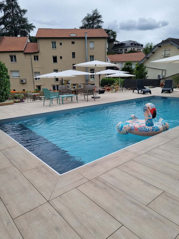Logis hôtel restaurant les Carillons — hotel in Cransac