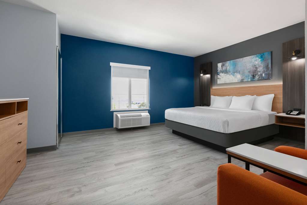 La Quinta Inn & Suites by Wyndham Ft. Worth Burleson - photo 6