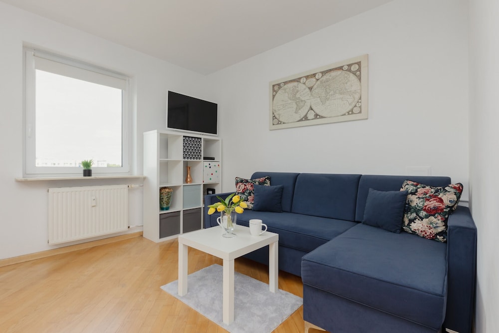 Comfy Apartment Powstańców Śląskich by Noclegi Renters — 4-Star Luxury Hotel in Warsaw, Poland