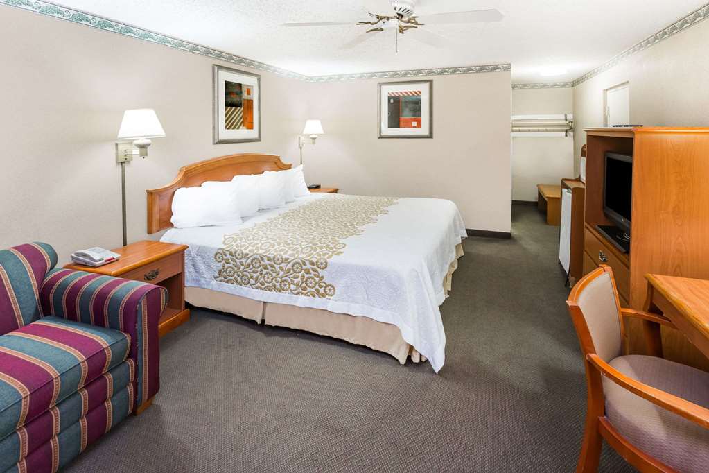 Days Inn by Wyndham Batesville - photo 15