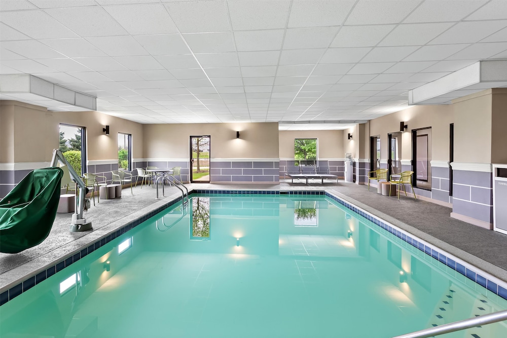 Hampton Inn & Suites Bolingbrook - photo 35