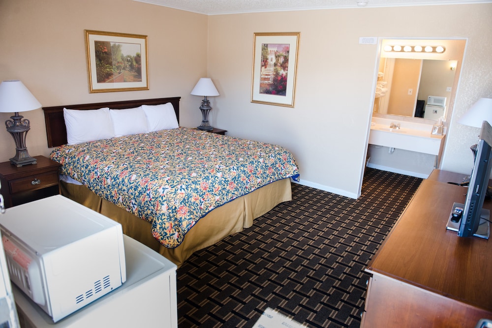 Grand View Plaza Inn & Suites - photo 37
