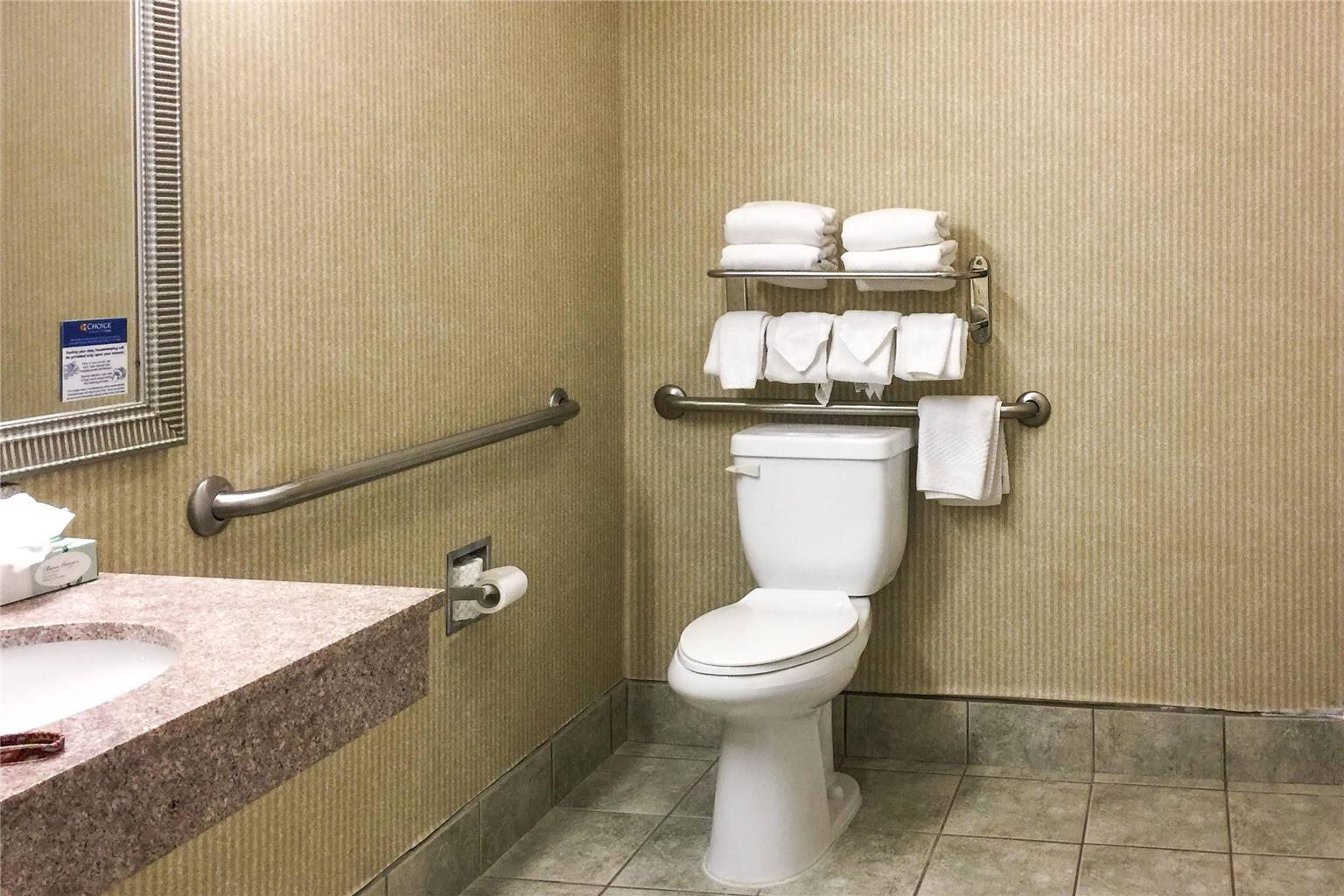 Quality Inn & Suites Oceanside near Camp Pendleton - photo 34