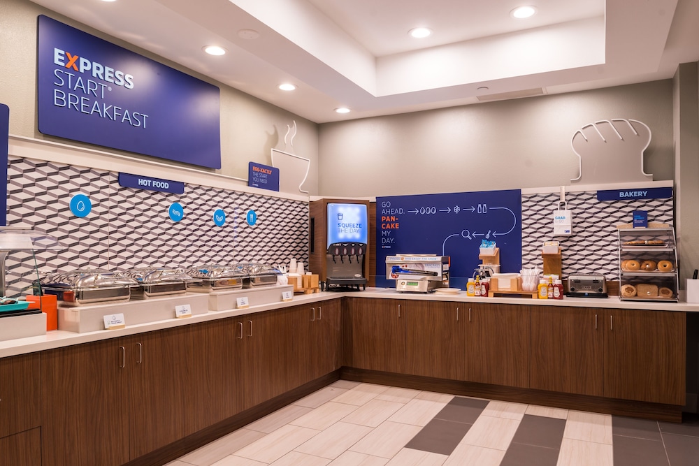 Holiday Inn Express Hotel & Suites Tampa Anderson Rd Veteran by IHG - photo 47