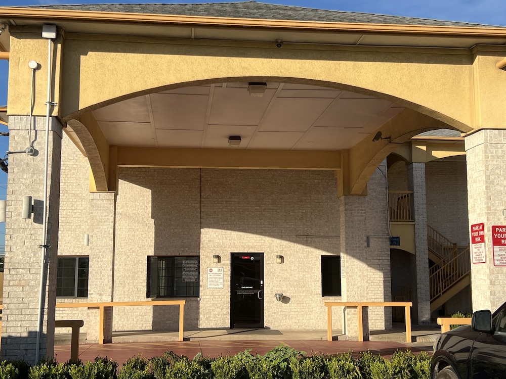 Scott Inn and Suites Houston - photo 28
