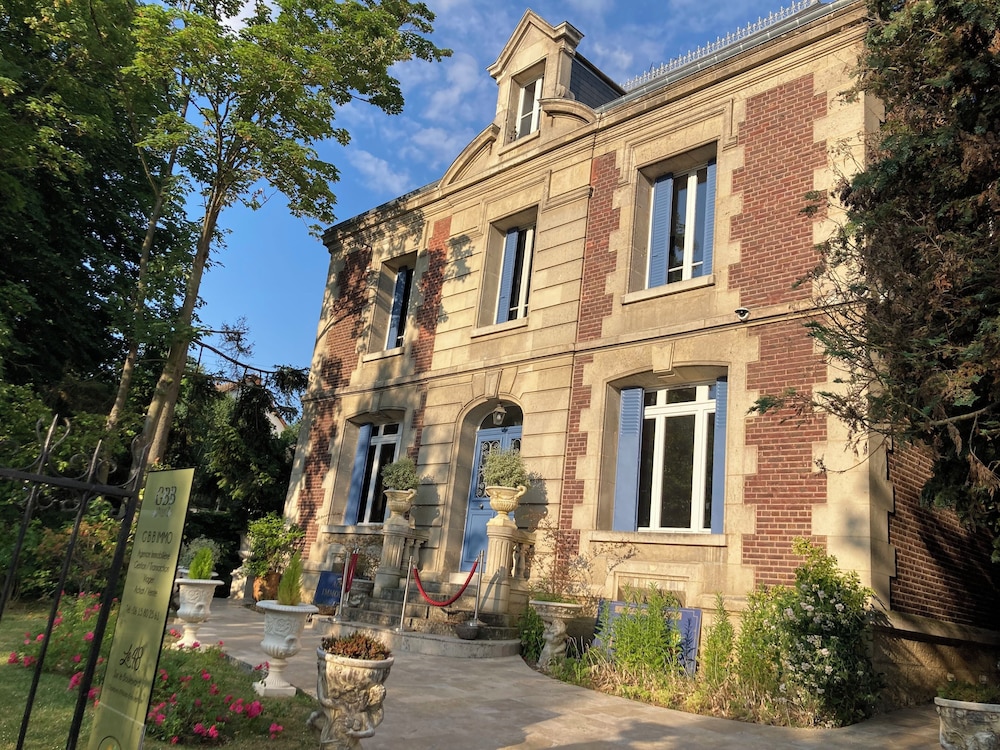Casa La Palma Le 48 — 4-Star Luxury Hotel in Soissons, France