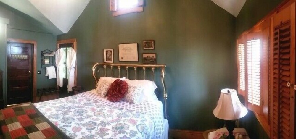 VanWinkle Inn - photo 7